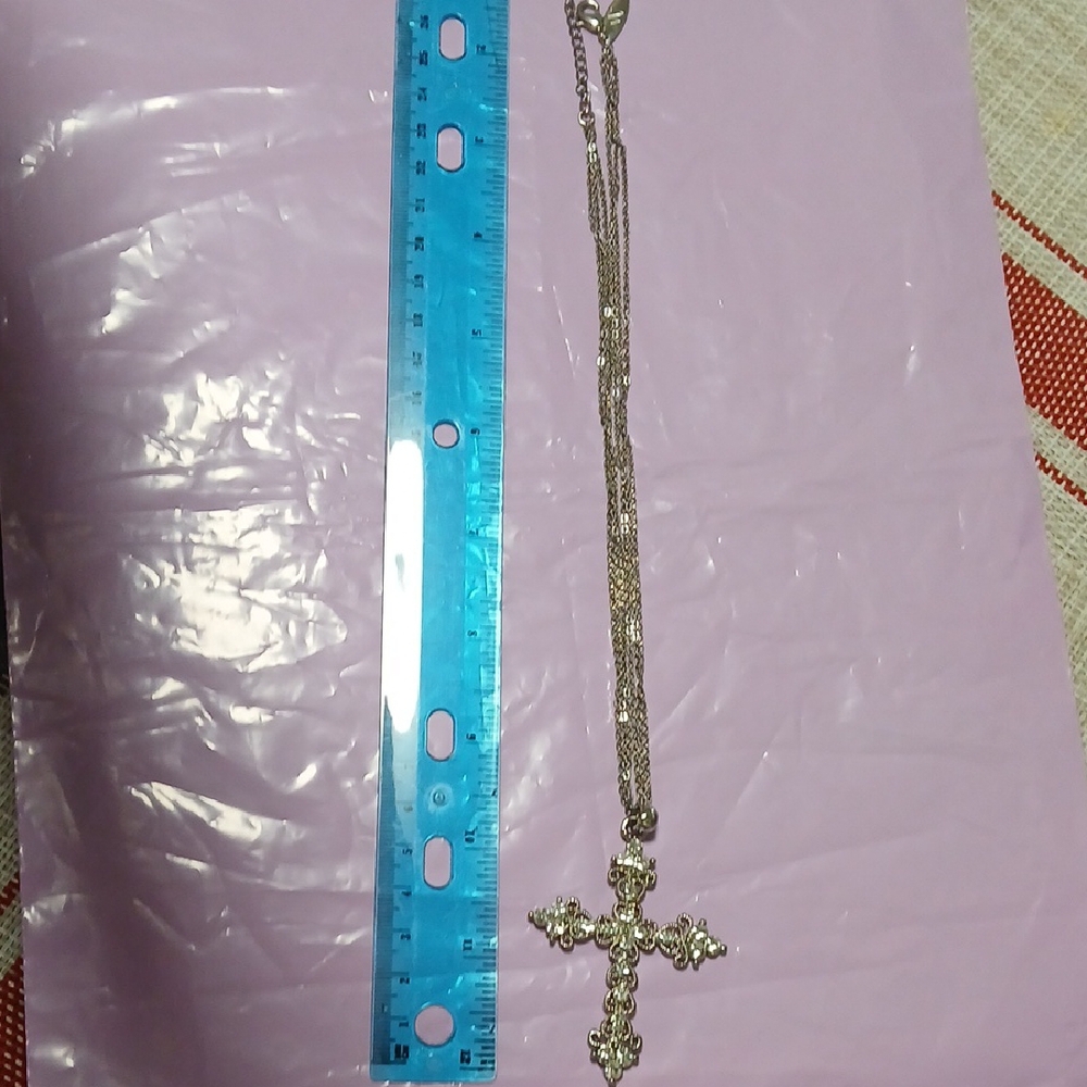 Elegant Silver Cross Pendant Necklace - Picture 7 of 8